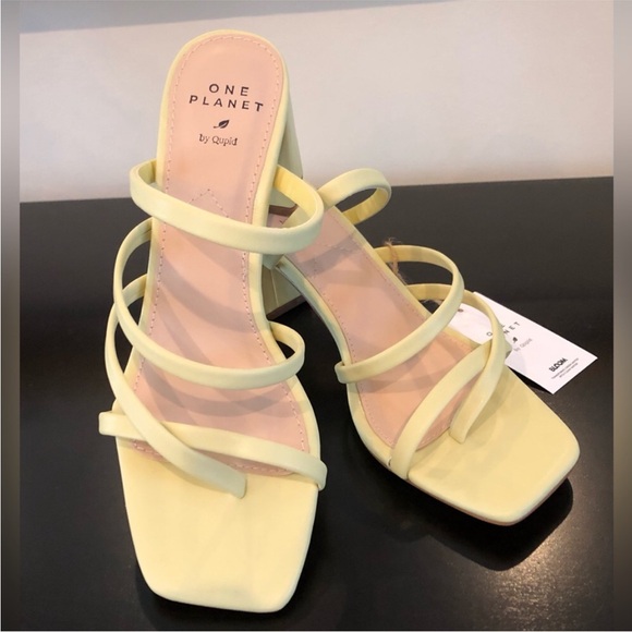 NWT strappy heels - Picture 6 of 6